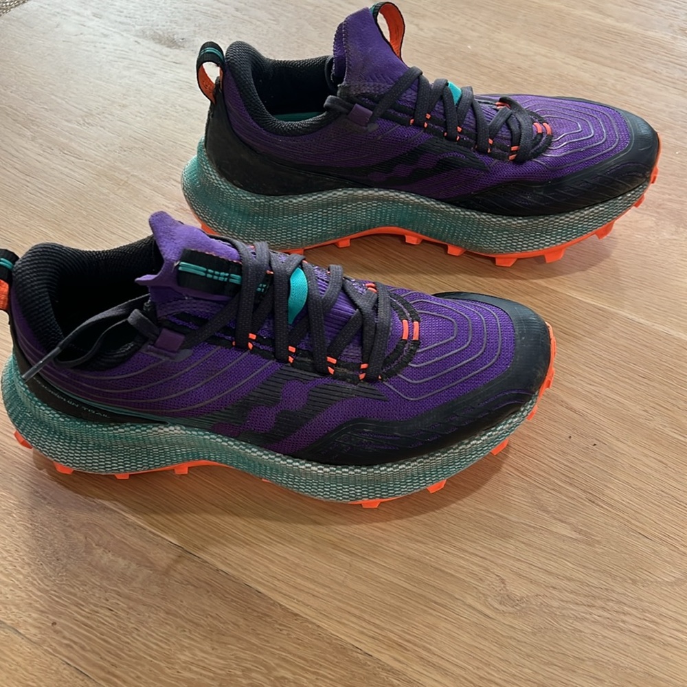 Saucony Endorphins Trail Shoes - Picture 2 of 8